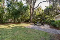 Ideal Location in Downtown Bluffton  ~Just Steps to the May River - Bathtub