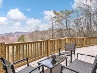 Breathtaking Mountain View Luxury AVL Cabin w/Hot Tub, Fireplaces, Hi-Speed Wifi - 샬레 호텔