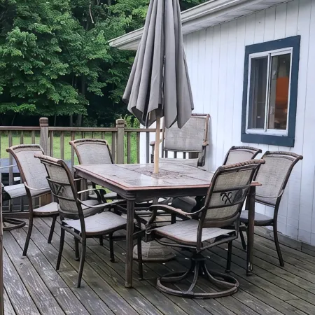 Sunset cottage complete w/large deck, fire pit and mins away from public beach