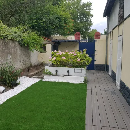 Cosy town house with bicycles available