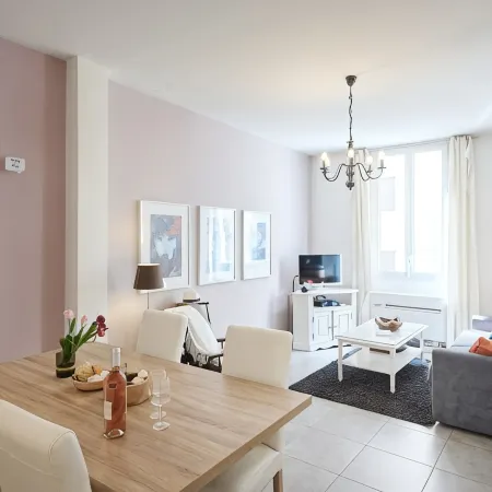 SunlightProperties L'ARTISTE: a charming apartment in the Port area of Nice