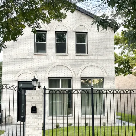 Huge & Luxurious Logan Sq home,2 car garage,PRIVATE rooftop deck,great location!