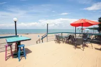 Lakeside Vibe- Brand new - Homestays