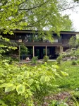 Hot Tub with a View, Private Modern Garden Level Apartment, Conservancy Access - Homestays
