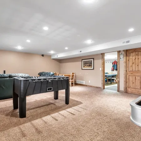 Big Bear Lodge: Private 7BR Hot Tub, Sauna, Fast WIFI, mountain cabin Park City