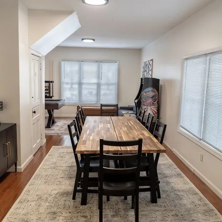 Cozy & Fun! Hot Tub - Arcade - Pool Table - 75 43" TV