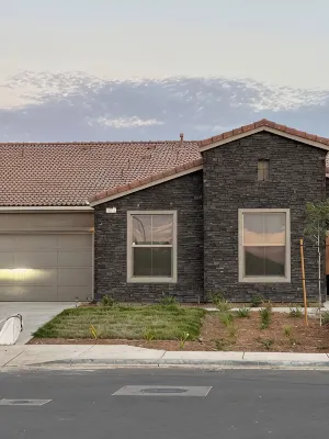 Luxurious 2BR/2BA Modern Getaway in Bakersfield - Boutique
