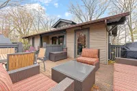 Heated pool and steps from downtown Saugatuck! Family-friendly retreat - 4-Star