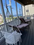 Brand new house with water views just steps from beach! - บูติค