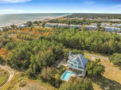 Elegant Escape: Pool-Gourmet-Kitchen-Elevator - 4-Star