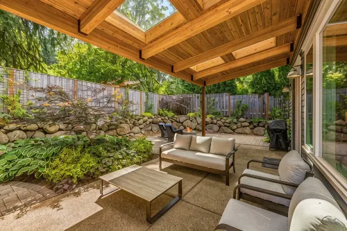 Stylish Lake Oswego Retreat - All New High End Furnishings and Amazing Patio - Wifi