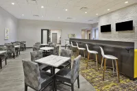 Best Western Plus Cranberry-Pittsburgh North - breakfast