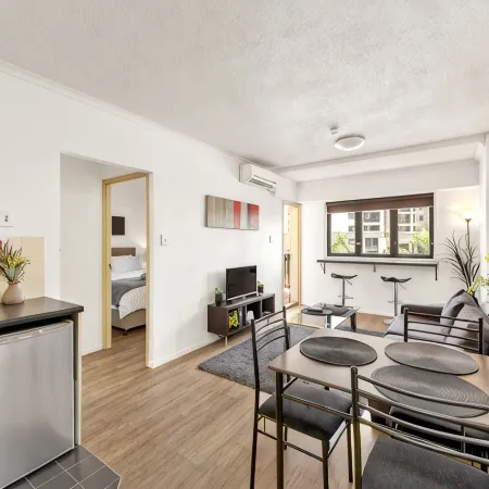 Two Seconds to…everything! 1Bed/1Bath/1Car/CBD Views