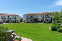 Sandy Beach Suites - Beach