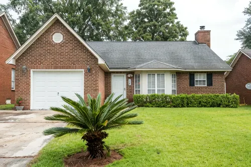 Winter Discounts/We Love Pets! 6ft Fenced in Backyard and Pet Amenities. - Homestays