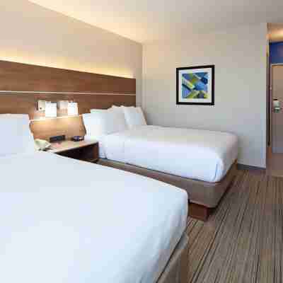 Holiday Inn Express & Suites San Diego-Escondido Rooms