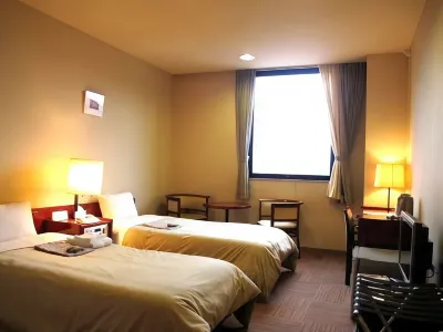 Central Hotel Kamojima Hotels in Йошіноґава