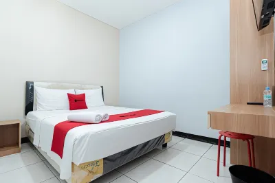 RedDoorz Near Puri Indah Lippo Mall 2 Hoteller i Kembangan