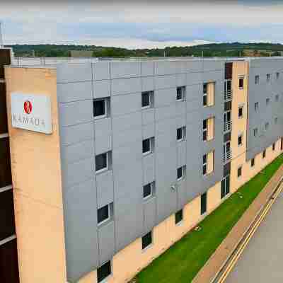 Ramada by Wyndham London North M1 Hotel Exterior