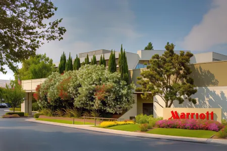 Pleasanton Marriott Отели рядом с достопримечательностью «Click Art Museum»