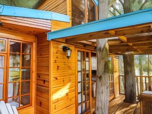 Vindoux Tree House Guest Farm & Spa