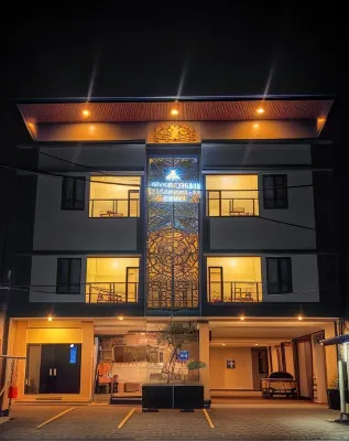 Queen Boutique Hotel Simpang Lima Hotell i Kaliwiru