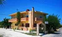 Koulouris Apartments & Studios