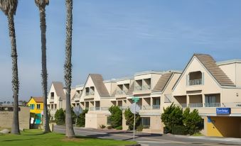 Travelodge by Wyndham Sunset-Huntington Beach Ocean Front