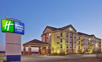 Holiday Inn Express & Suites Shawnee I-40