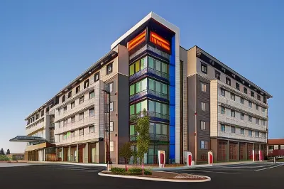 Hampton Inn & Suites - San Mateo Hotels near Roxy Underground