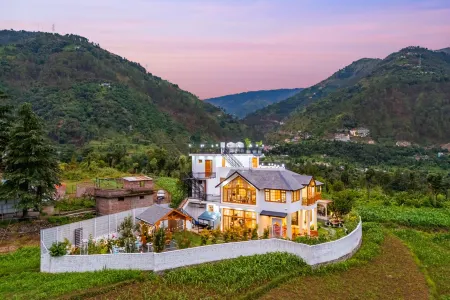 StayVista at the Oakridge Lavish 4 BHK Villa in Dharamshala with Jacuzzi Отели в г. Чамба
