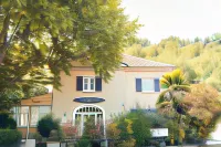 Logis Hôtel la Magnanerie - Côté Bistro Các khách sạn ở Chateau-Arnoux-Saint-Auban