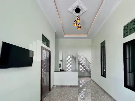 Trubus Guesthouse Syariah Magelang Mitra RedDoorz Отели в г. Mertoyudan