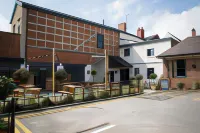 Wynnstay Arms, Ruabon, Wrexham Hotels near Llantysilio Mountain