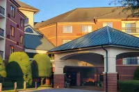 Courtyard Hickory Hotel dekat Lenoir–Rhyne University