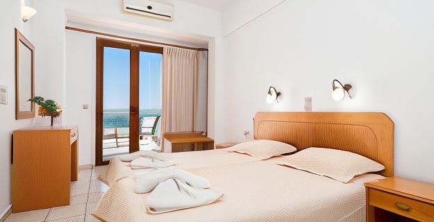 Adonis Hotel Hotéis em Lampi