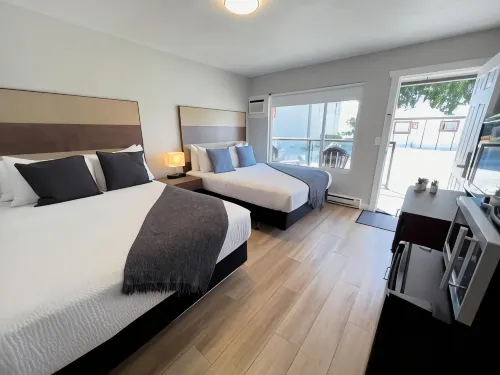 Oceanside Villas Hotels in Gibsons