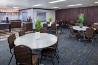 Hotel J Green Bay - breakfast