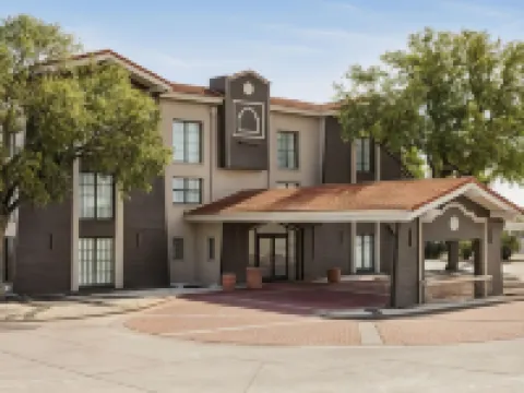 ลากินตาอินน์ บายวินด์แฮม แซนแอนโทนิโอ I-35 นอร์ท ที่เทิปเพอร์ไวน์ โรงแรมในLive Oak