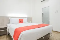 RedDoorz Plus @ Jalan Juanda Medan Hotel di Medan Maimun