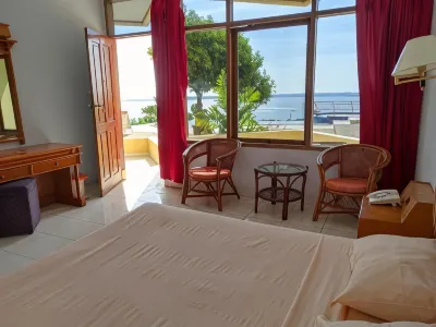 Bukit Kenari Hotel & Restaurant Hotell i Ujung Lare