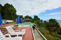 Koh Ngai Cliff Beach Resort - de playa
