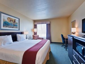 Holiday Inn Express Dryden