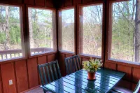 Relaxing Mountain Getaway with Hot Tub & Views! 6 minutes to Bryce Ski Resort