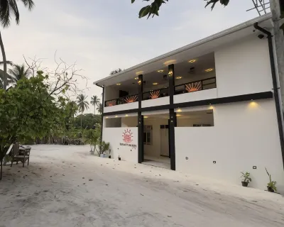 Sunset Beach Stay at Mathiveri 마티베리 주변 호텔