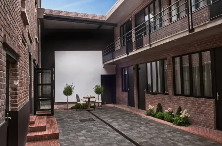 Hotel les Terres Blanches Отели в г. Сартрувиль