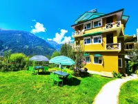 Luxury Planet Resort Manali فنادق في كولو