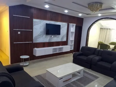 Rotzy Residences Adefowope - Home Away from Home Hotel a Mushin