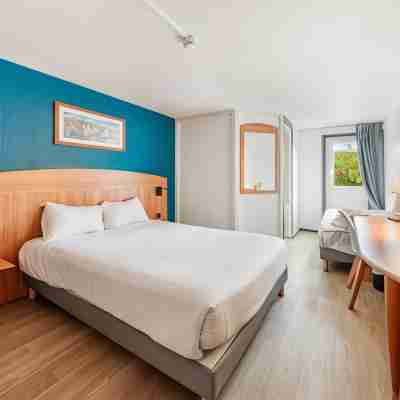 Comfort Hotel Evreux Rooms