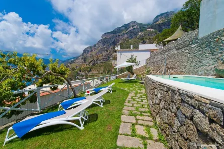 Villa Imperati - Splendid Villa with Private Pool Overlooking the Sea